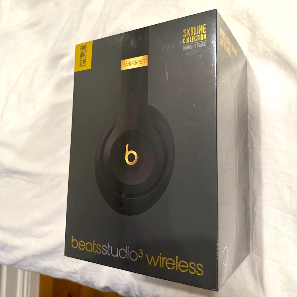 BRAND NEW Beats Studio3 wireless headphones